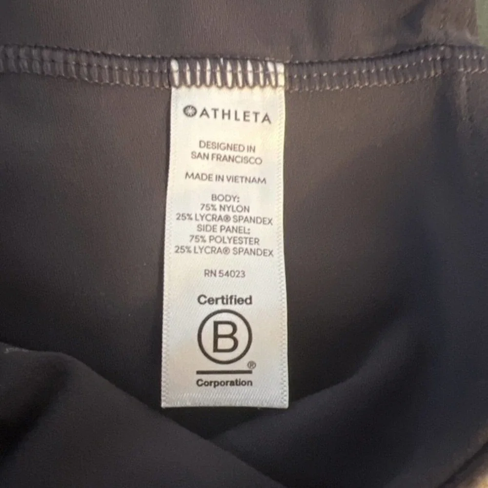 ATHLETA Scalloped Lasercut Tight Capri Legging Sz:Medium Plum/Dusk Pink‎ EUC
